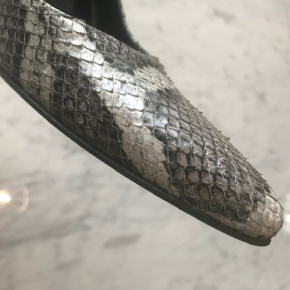 Stuart Weitzman - Picture 14 of 16